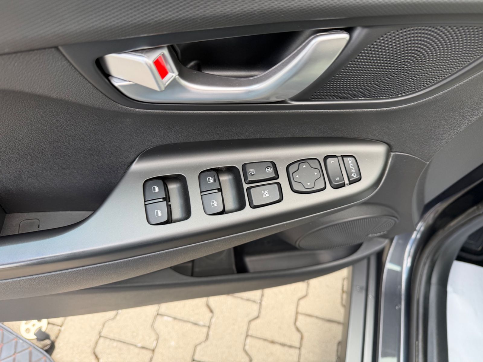 Fahrzeugabbildung Hyundai Kona Elektro°64 kWh°AHK°Navi°Kamera°SOH 97%