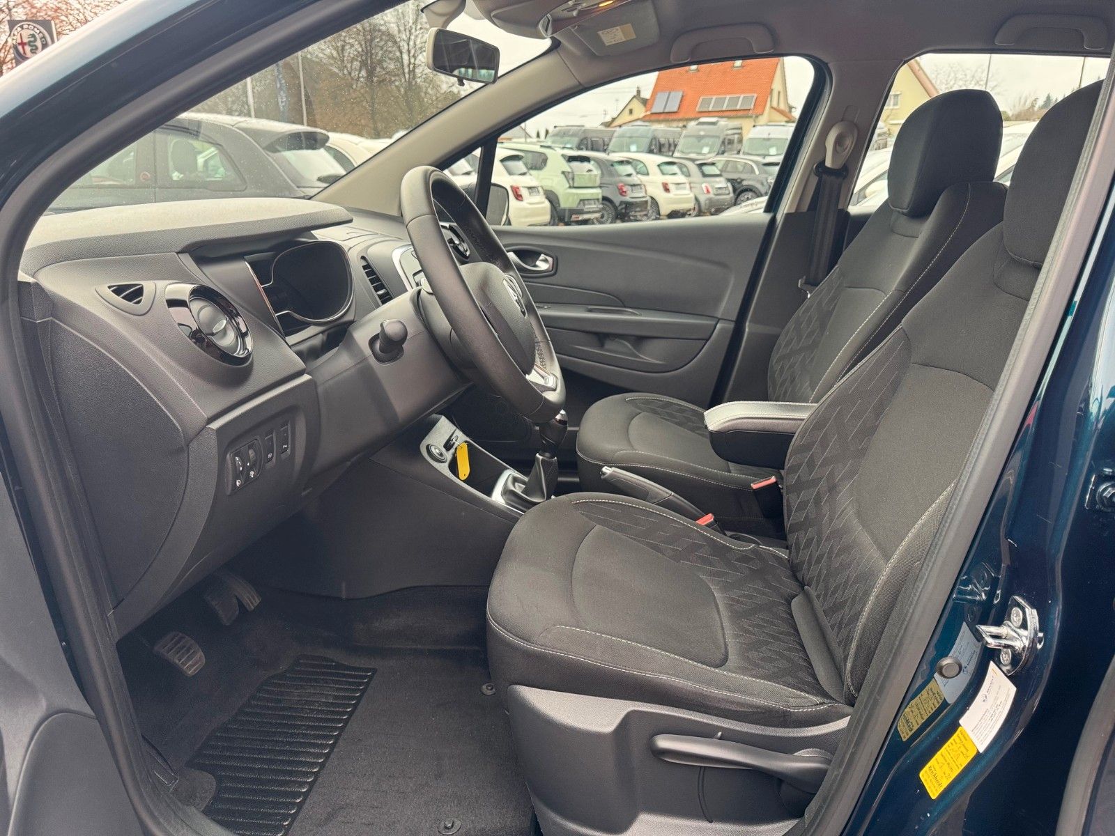 Fahrzeugabbildung Renault Captur Limited Radio Klima LED Tagfahrlicht