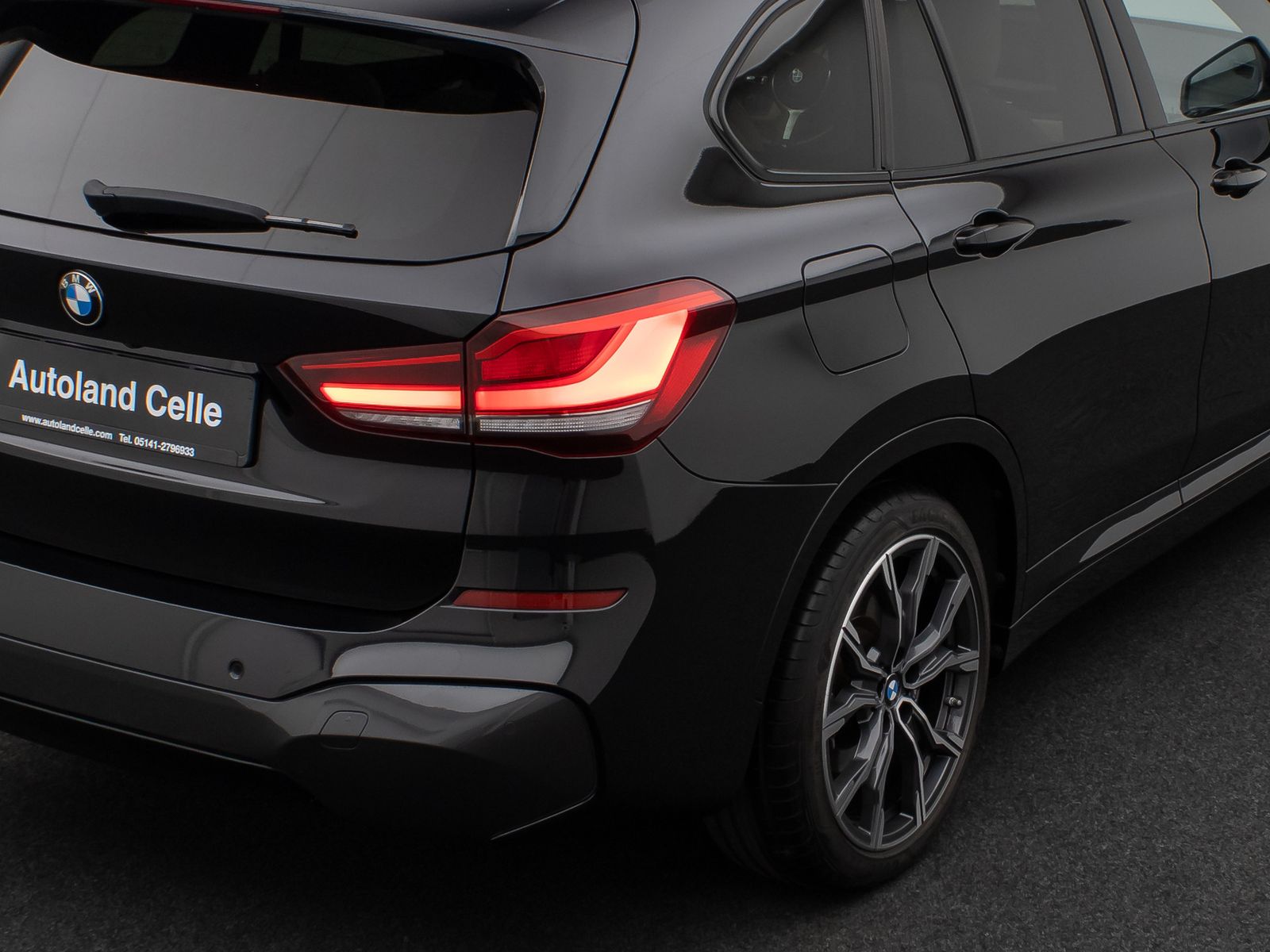 Fahrzeugabbildung BMW X1 xD25e MSport Panorama Kamera HUD DAB HiFi AHK
