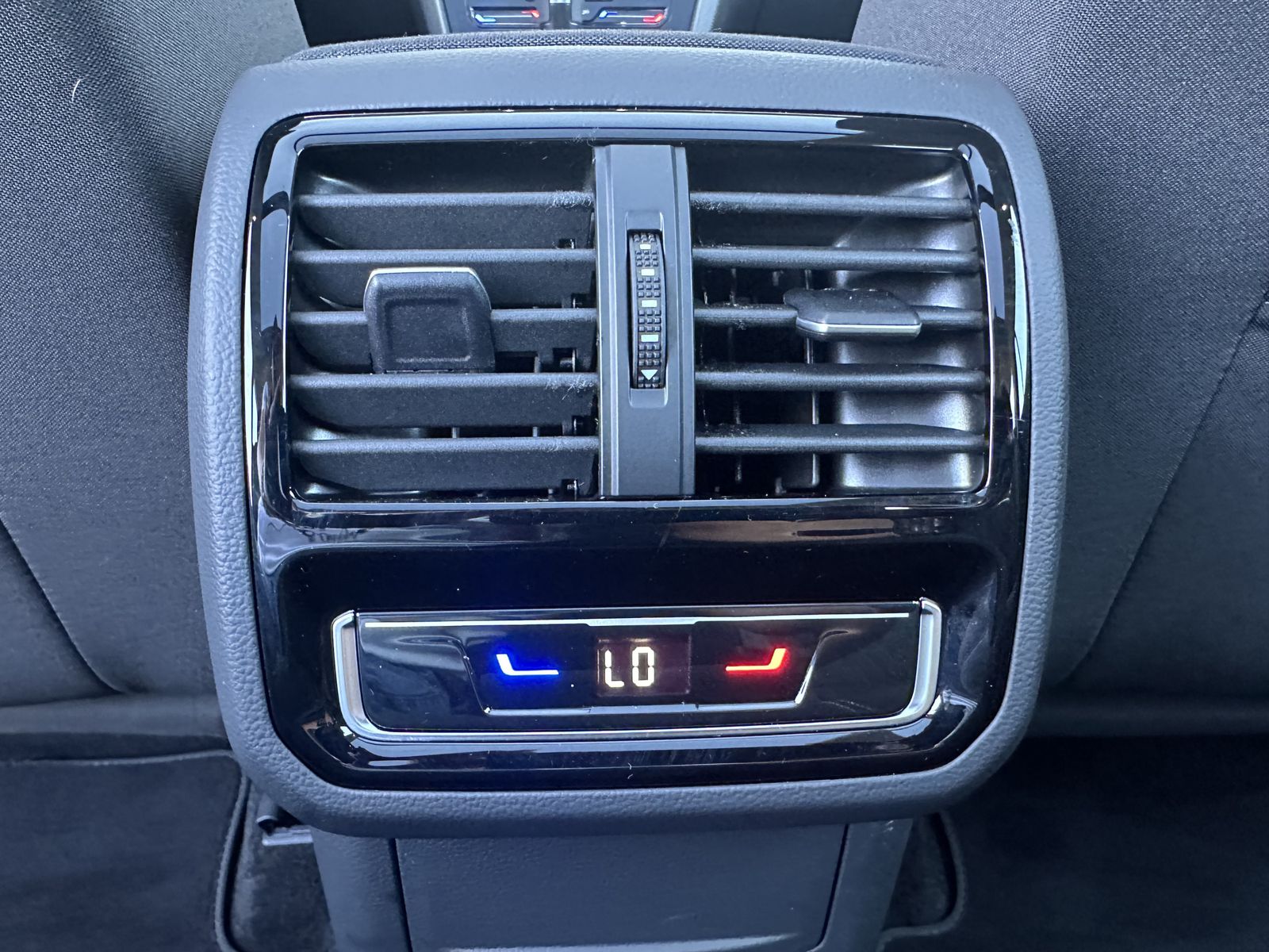 Fahrzeugabbildung Volkswagen Passat Variant 2.0 TDI Business DSG NAV+LED+PANO