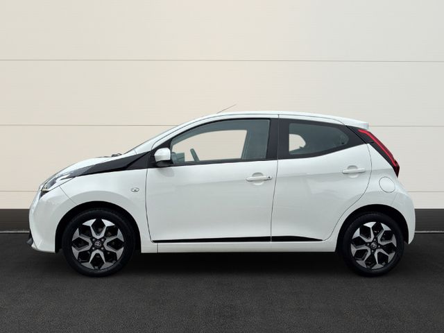 Toyota Aygo x-play club KameraKlimaAppleCarPlayTemp