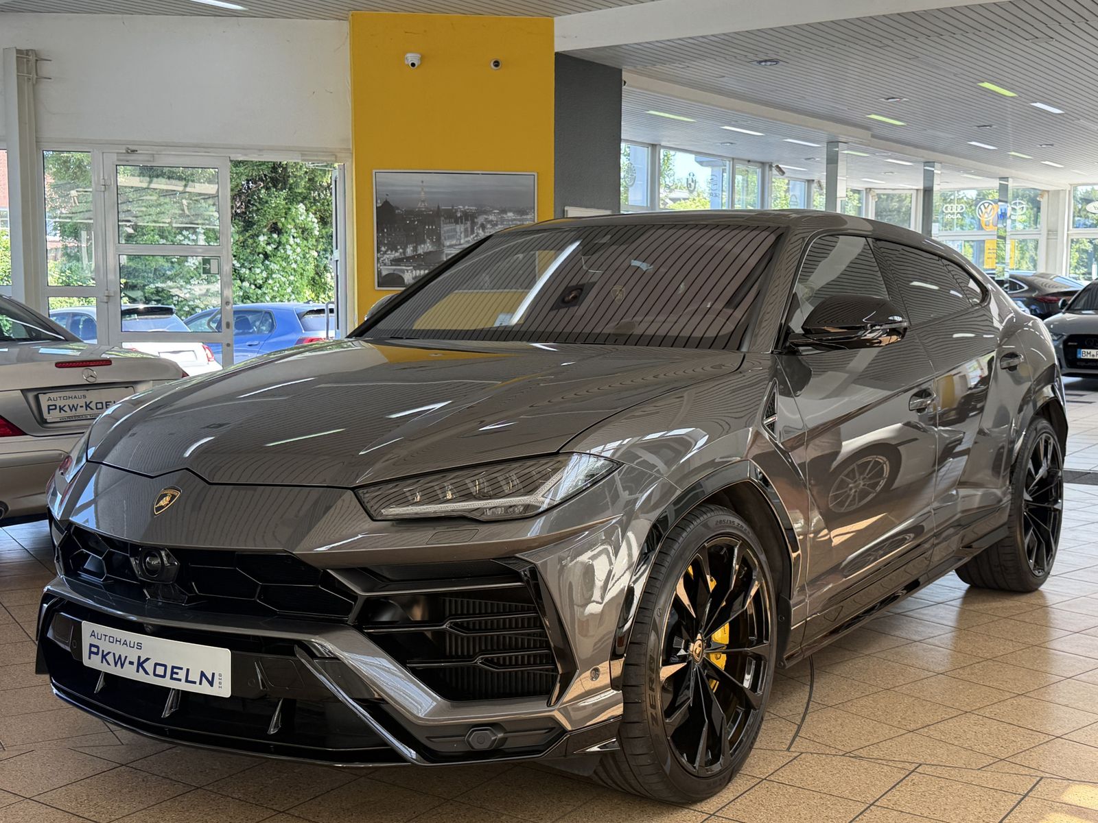 LAMBORGHINI Urus