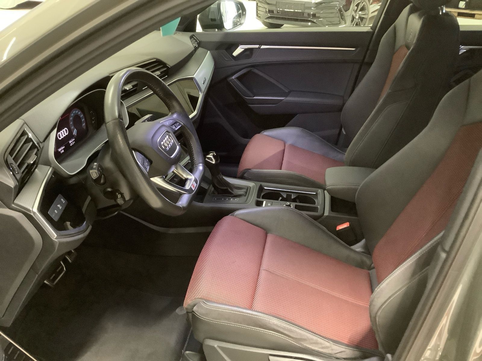 Q3 S line 45 TFSI quattro 169 kW,Navi,LED,elektr