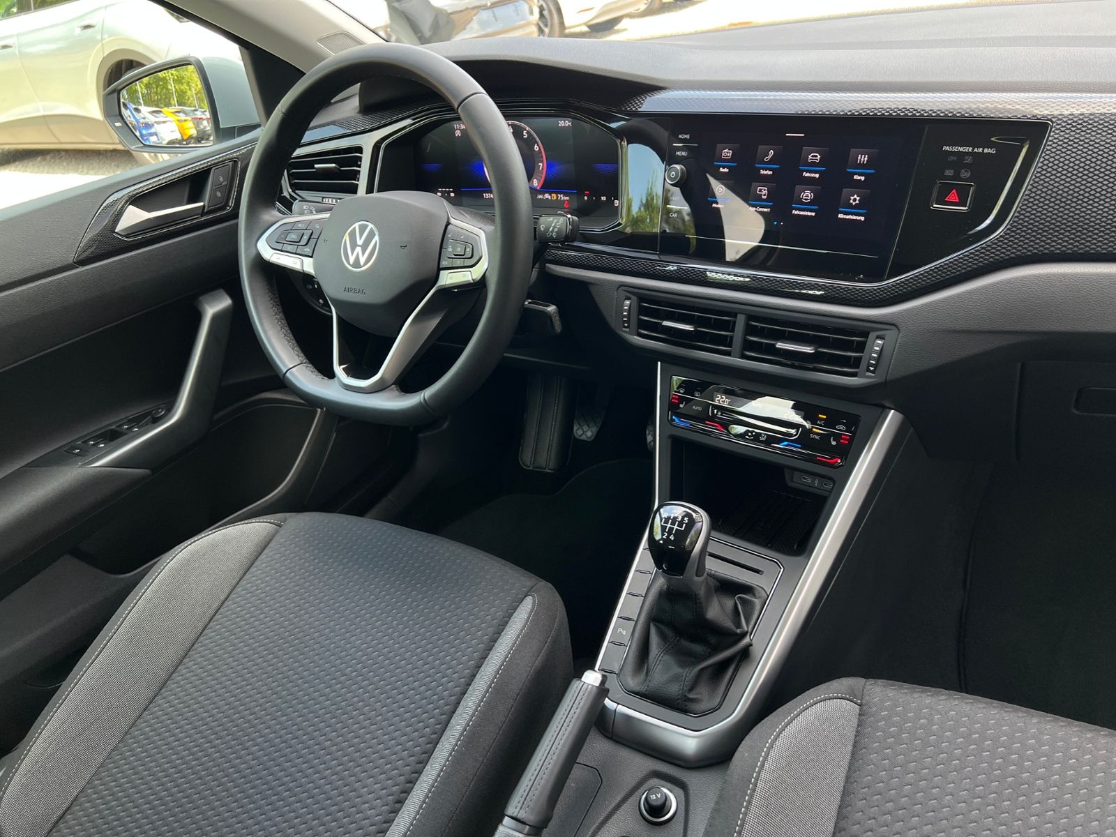 Fahrzeugabbildung Volkswagen Polo Life 1.0 *LED, Climatronic, Sitzhzg., AppCo