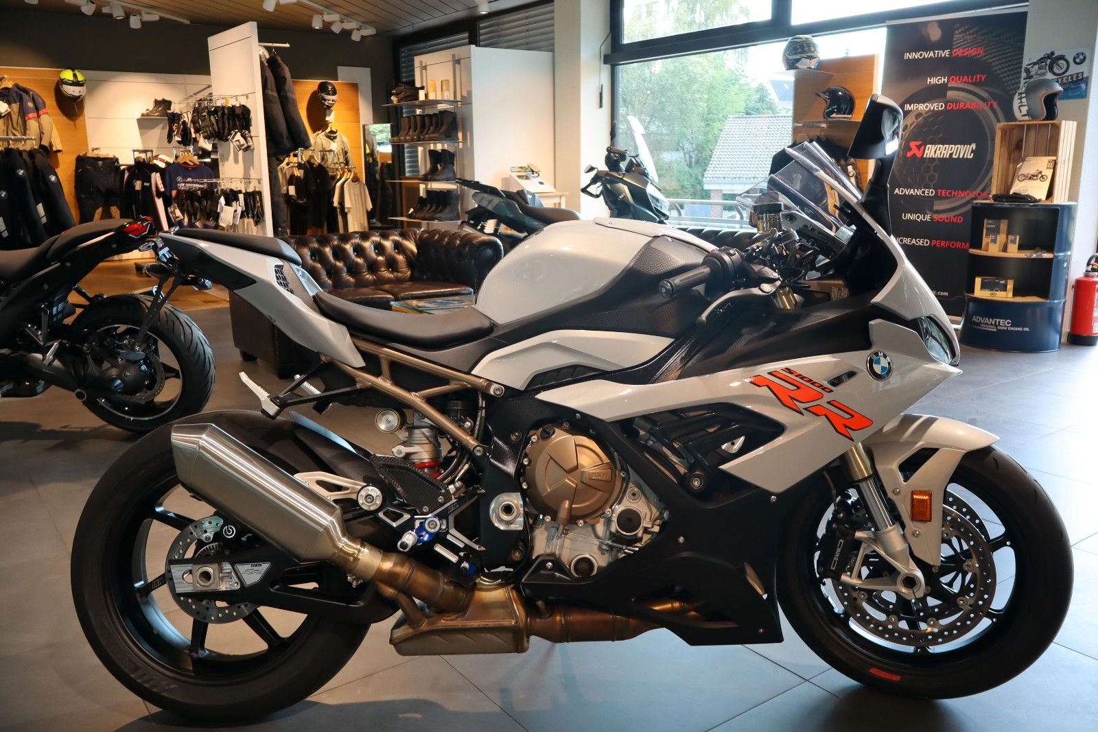 Fahrzeugabbildung BMW S1000RR mit Schmiederäder & M-Fußrastenanlage