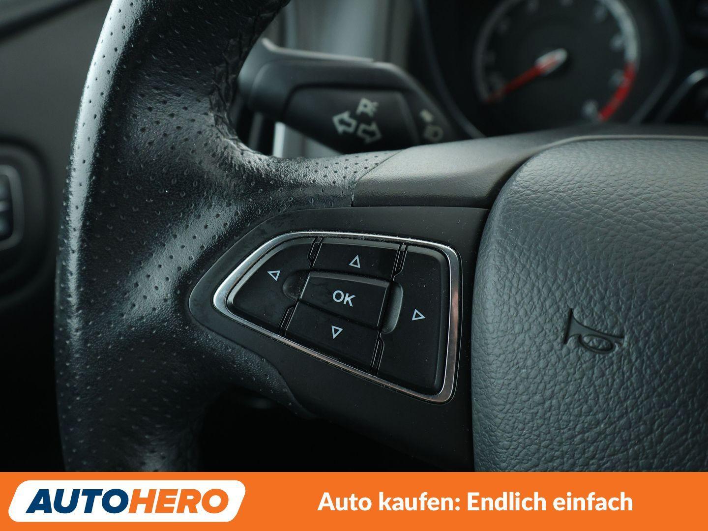 Ford Focus 2.0 EcoBoost ST*NAVI*XENON*TEMPO*CAM*PDC*