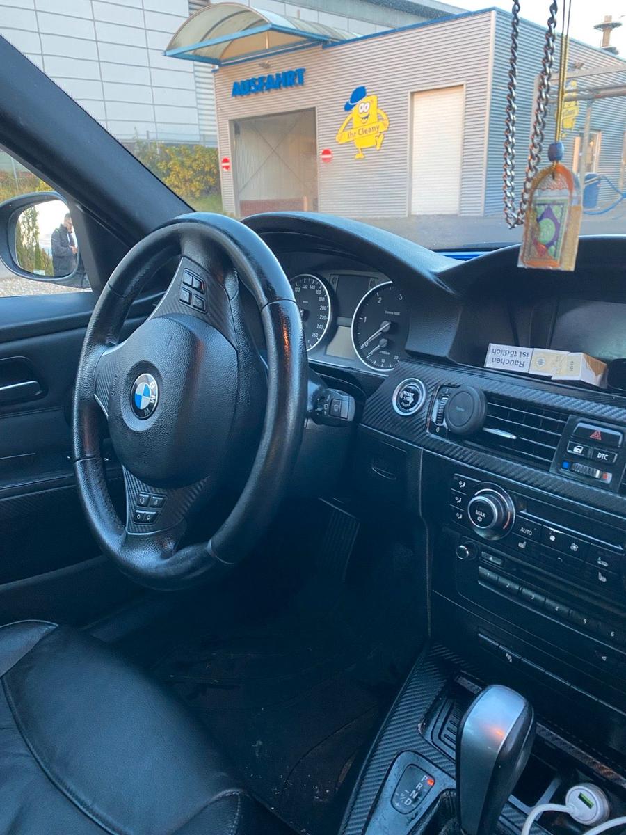 BMW 318 2009 — photo 13