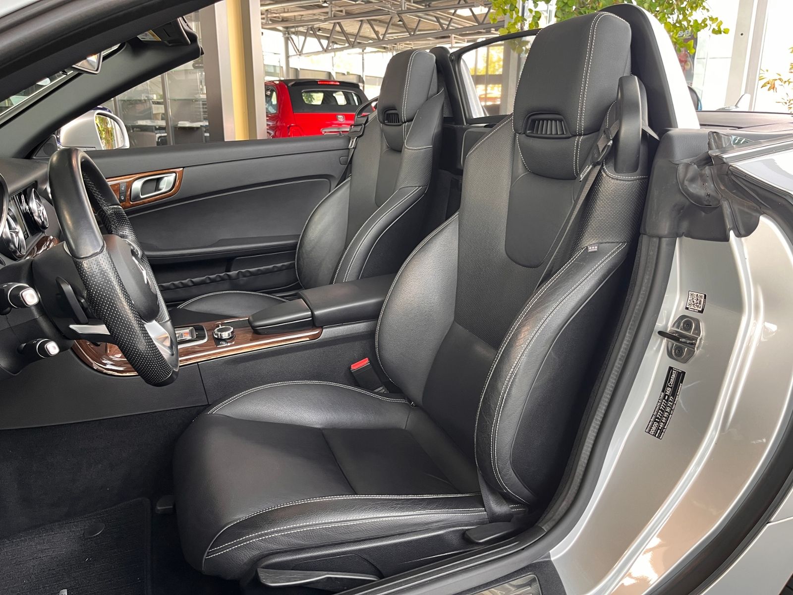 Fahrzeugabbildung Mercedes-Benz SLC 300 Roadster PANO NAVI ALU