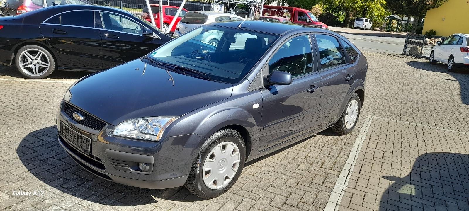 Ford Focus 1,6 Klima..AllweterreifenTÜV/Neu.AHK4