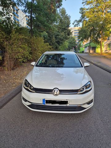 Volkswagen Vw Golf 7 mit gute Ausstattungen