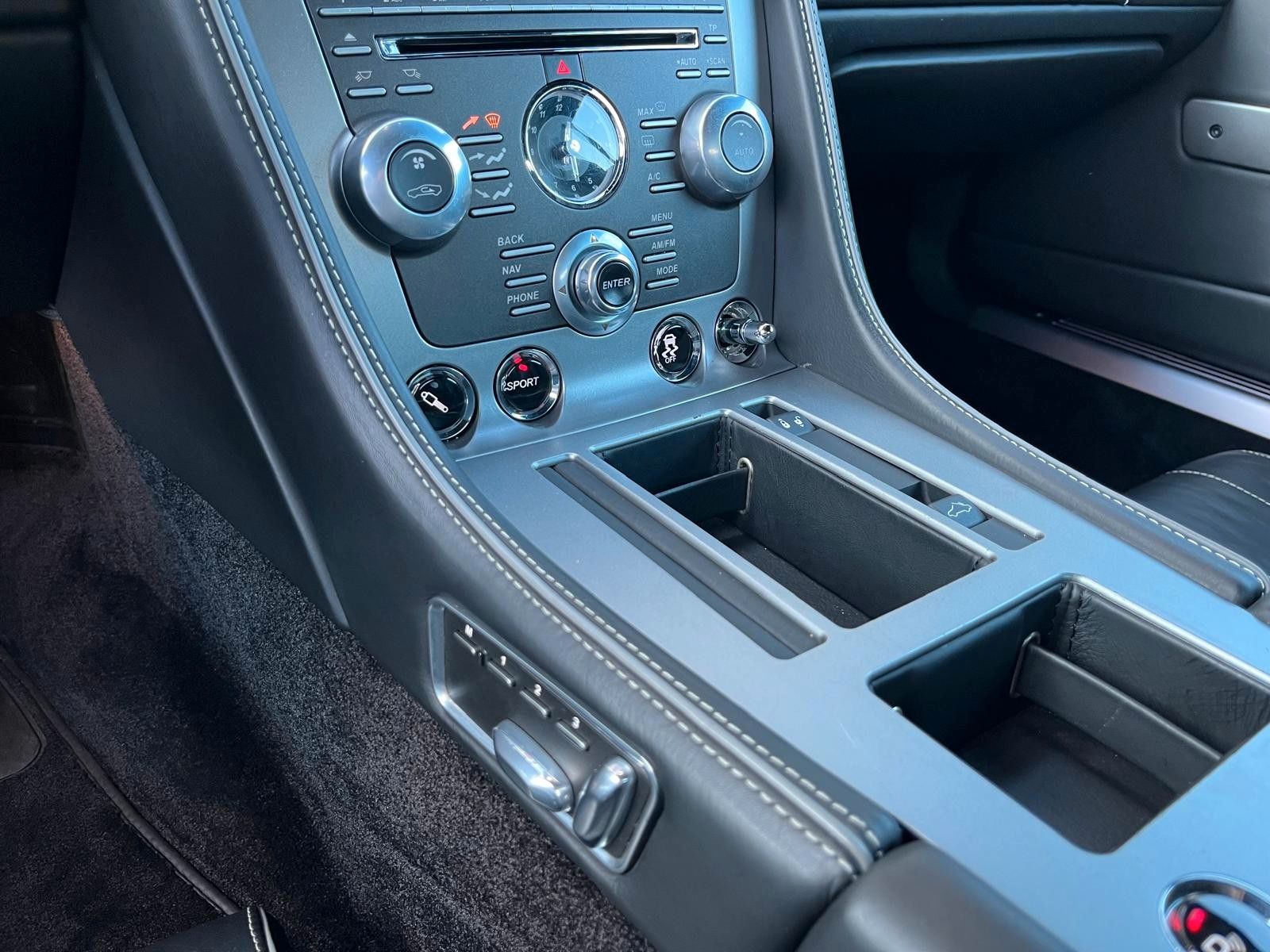 Fahrzeugabbildung Aston Martin Virage Volante V12
