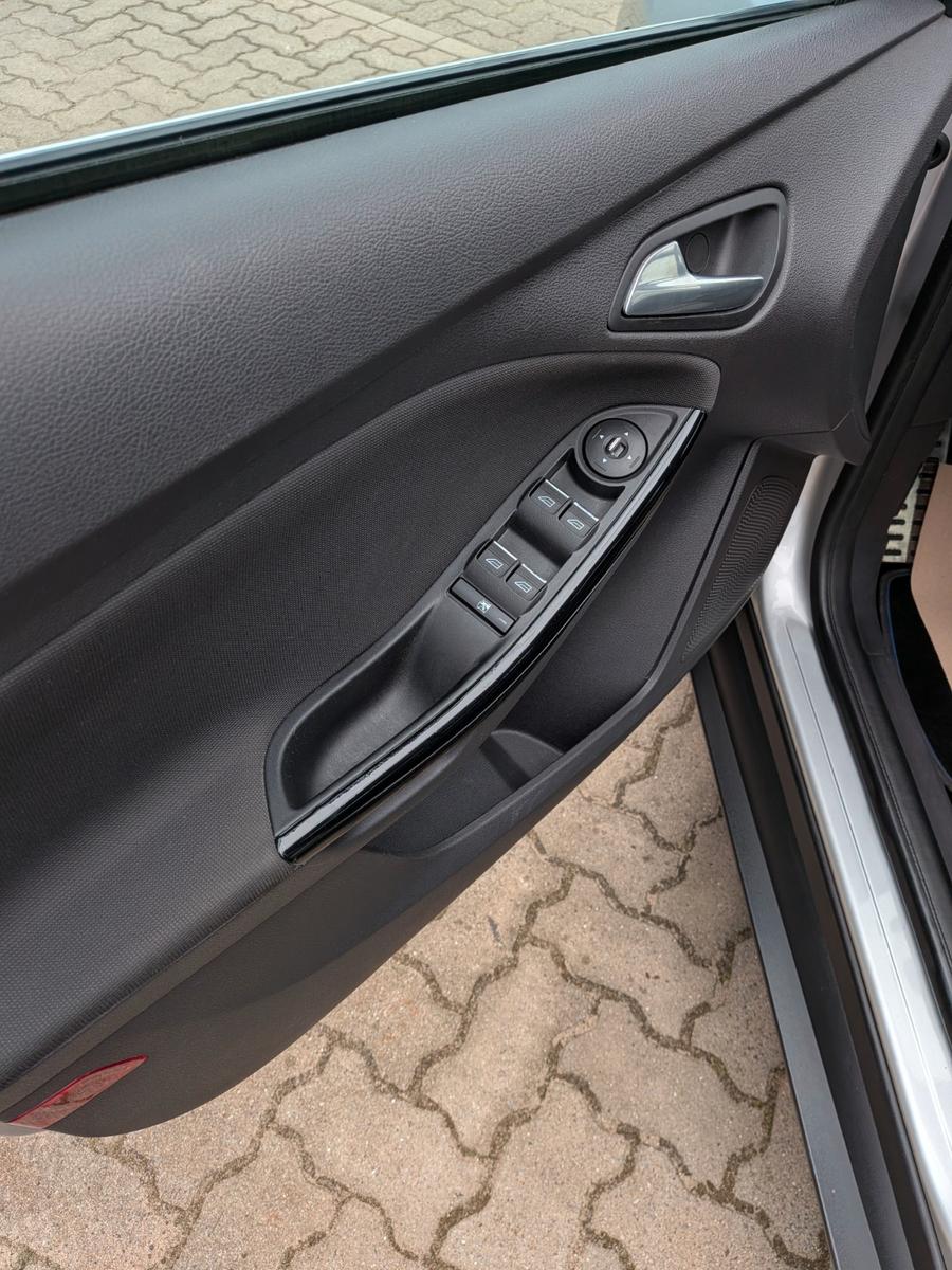 Ford Focus 2012 — photo 6