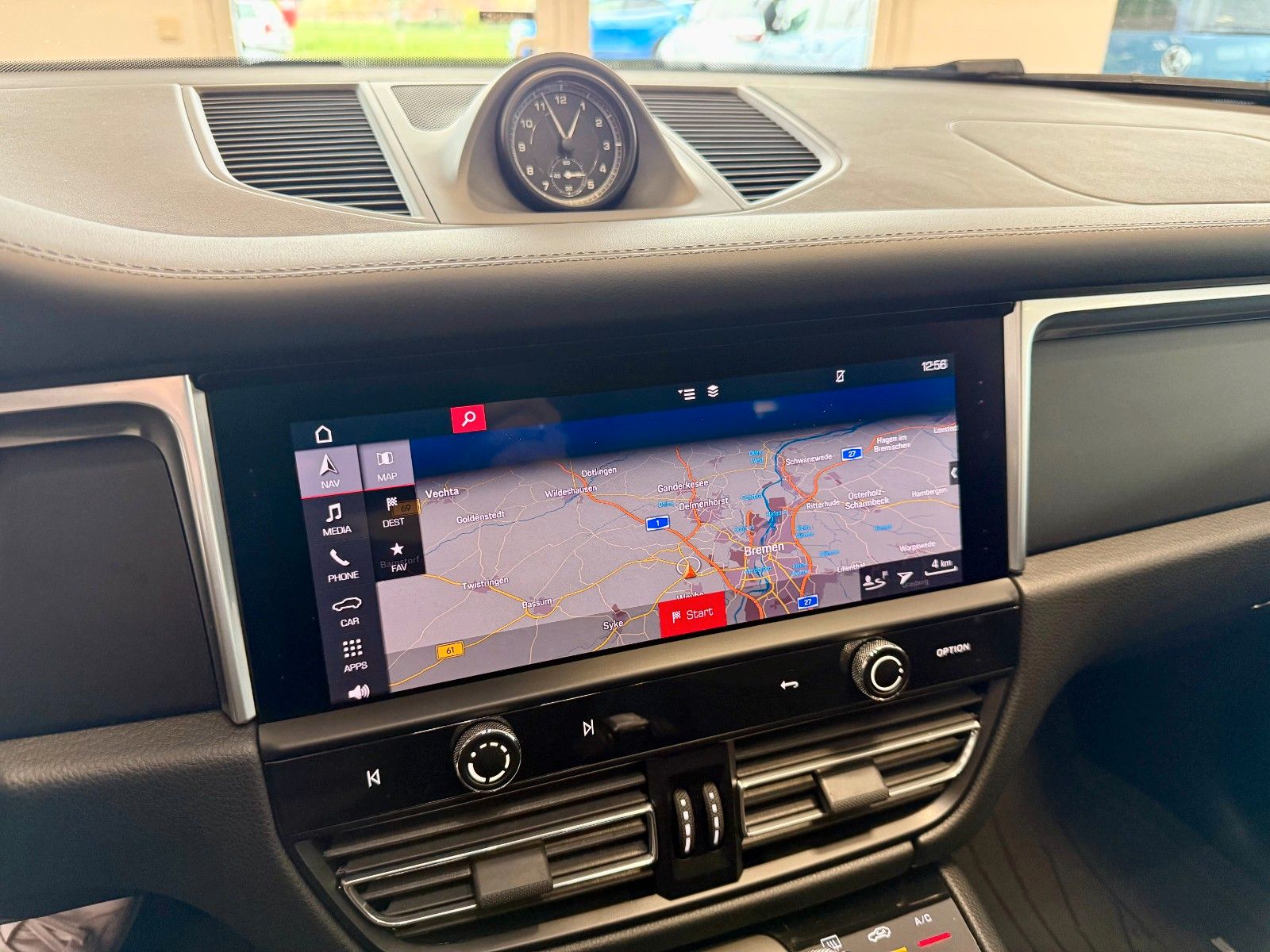 Fahrzeugabbildung Porsche Macan Luftfederung/Panorama/Keyless/21Zoll/BOSE