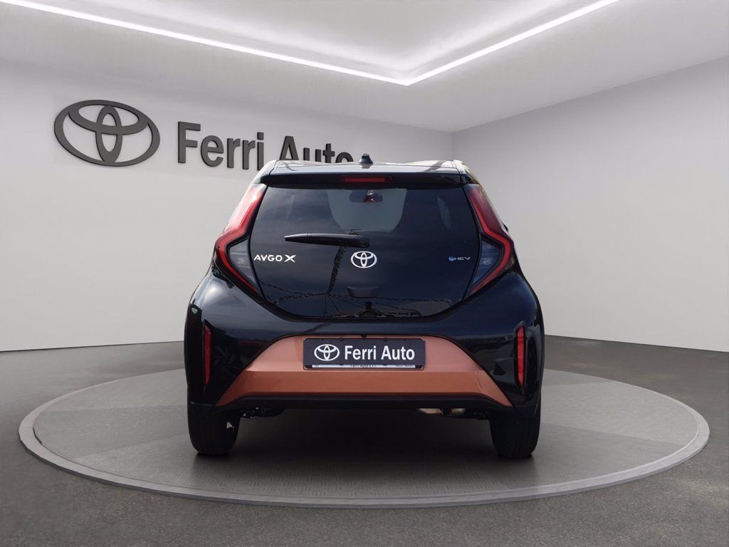 Toyota TOYOTA Aygo x 1.5 hybrid icon e-cvt del 2026 imagem 2