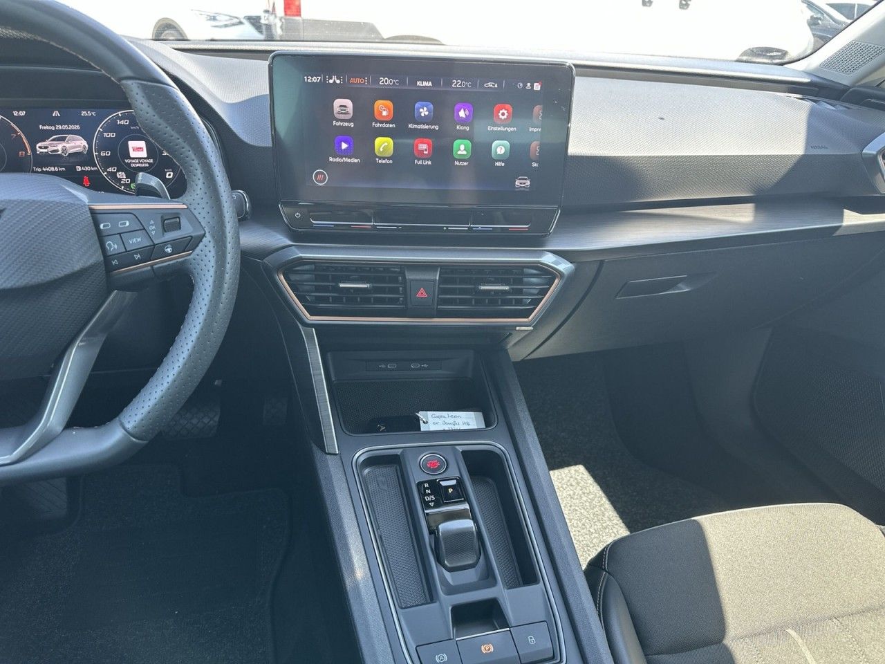 Fahrzeugabbildung CUPRA Leon Sportstourer 1.5 eTSI 150 PS DSG - mit KI generiert/bearbeitet