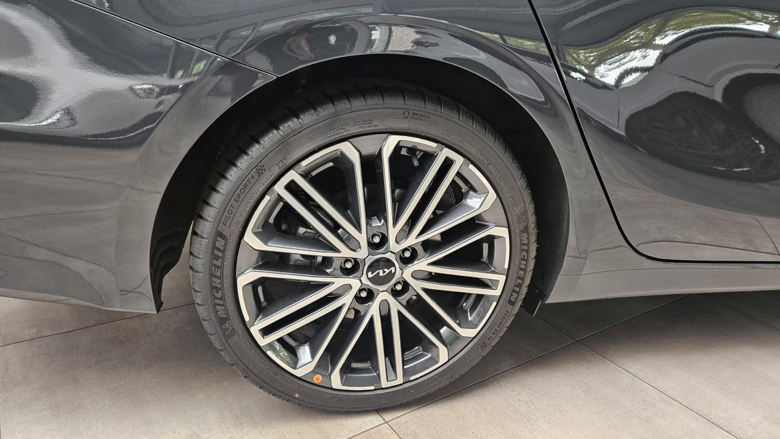 Kia CEED SW GT Line DCT Navi Pano Kamera Technologie