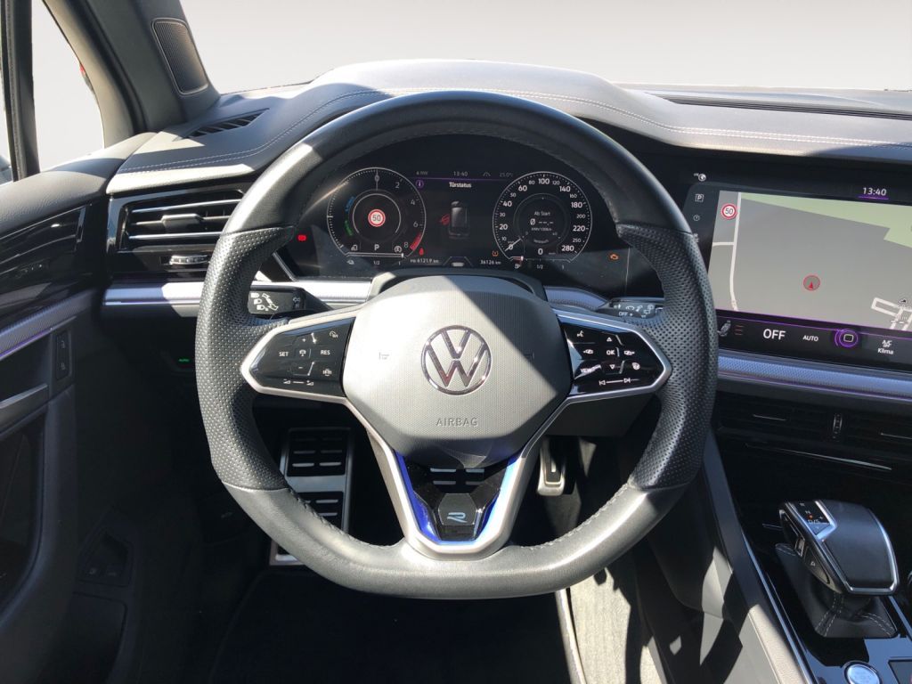 Fahrzeugabbildung Volkswagen Touareg 3.0 V6 e-Hybrid 4Motion Aut. R Pano Luft