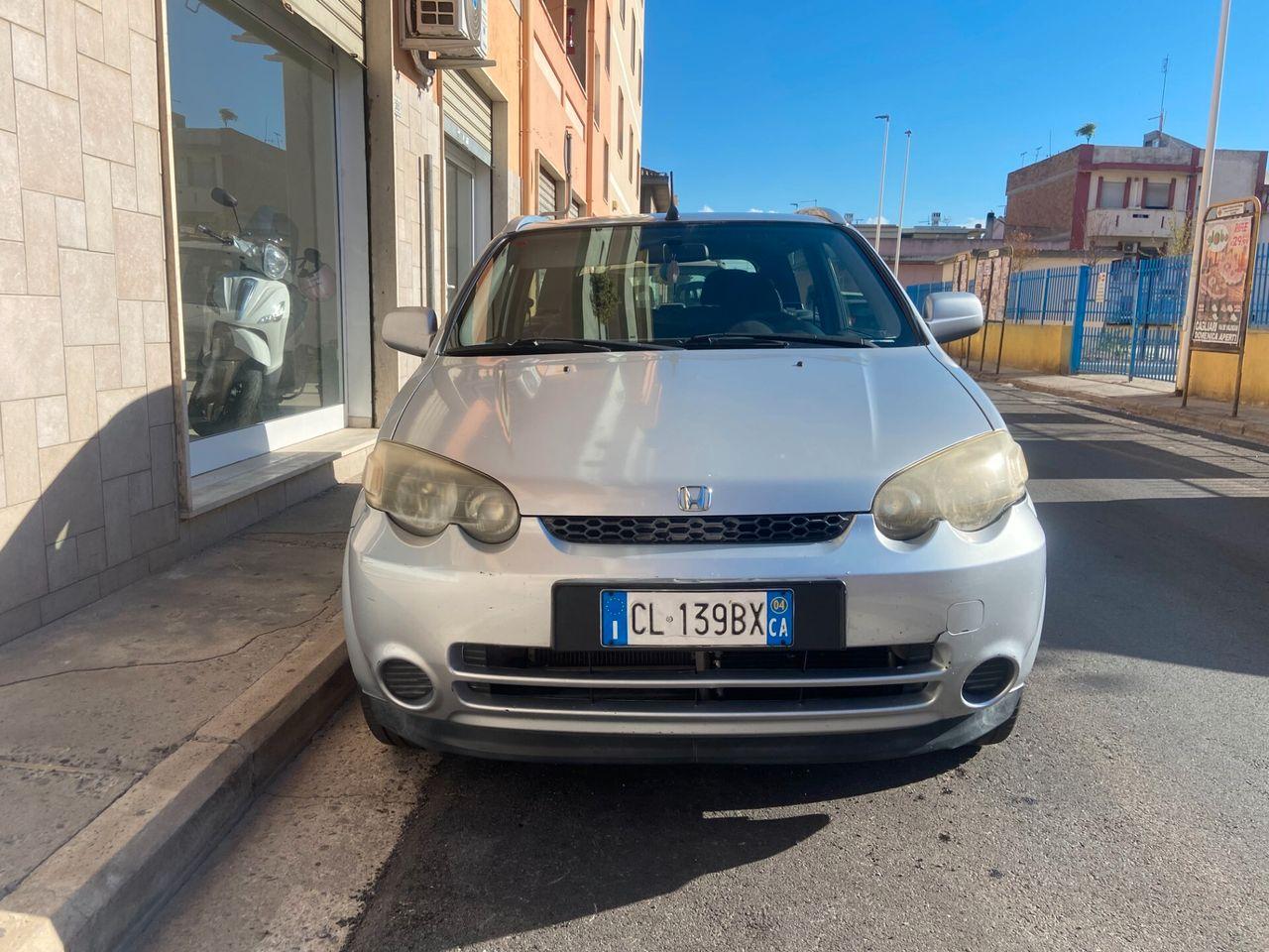 Honda HR-V 2004 — rear view