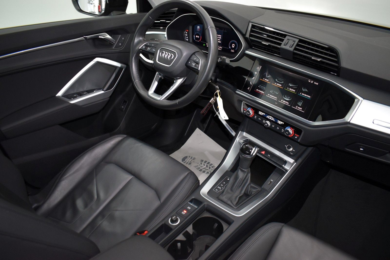 Fahrzeugabbildung Audi Q3 35 TDI BUSINESS Leder,Navi,LED,SH,PDC,AHK