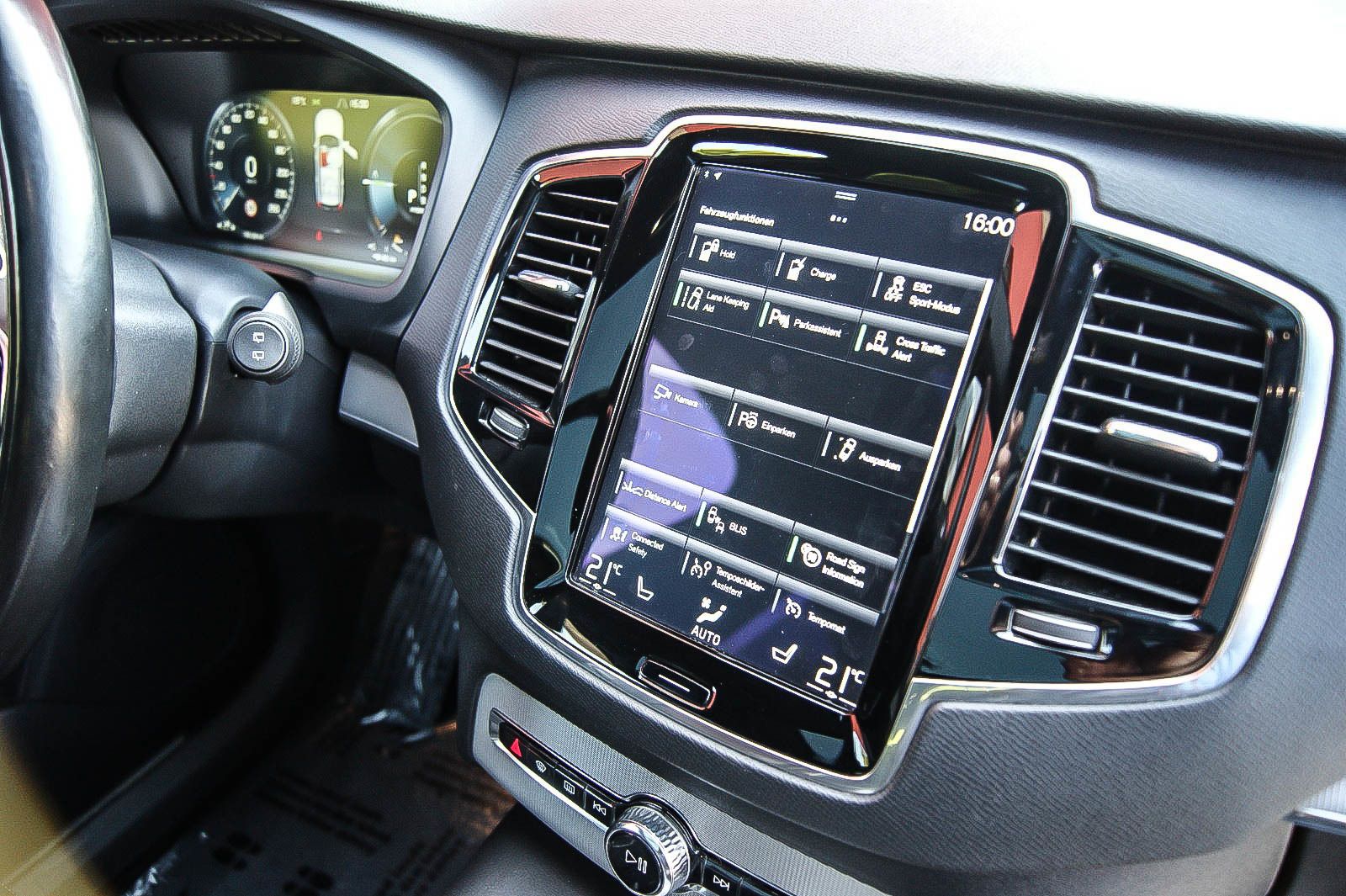 Fahrzeugabbildung Volvo XC90 T8 Hybrid R-DESIGN AWD 22-ZOLL STANDHEIZUNG