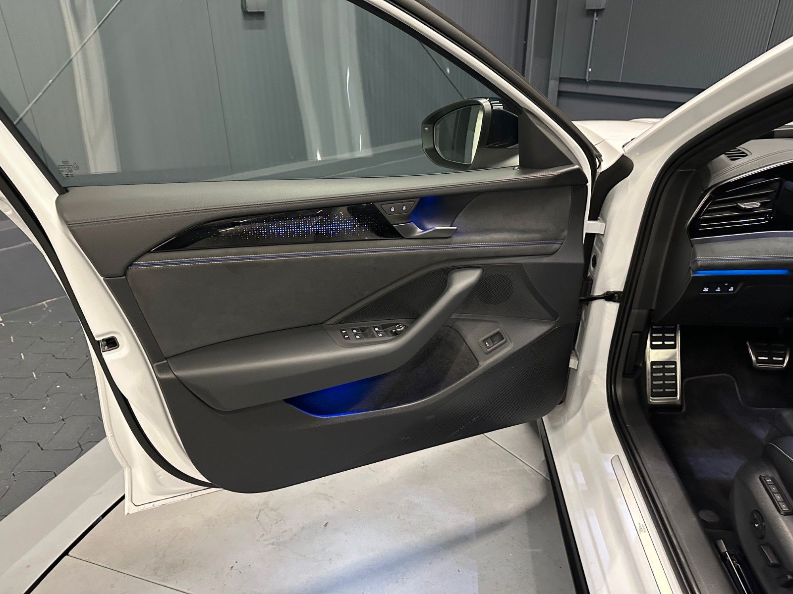 Volkswagen Passat Variant 142 kW 4Motion R-Line/Signature foto 13