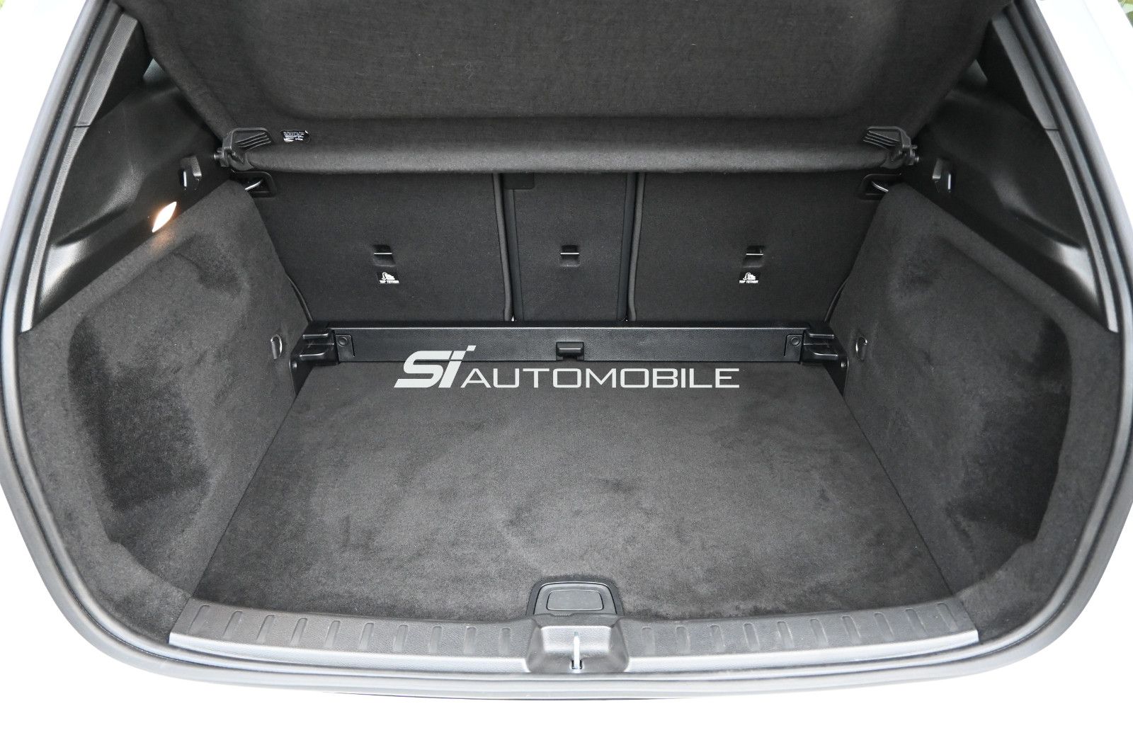 Fahrzeugabbildung Mercedes-Benz GLA 250 DCT AMG Line °DISTRONIC°HUD°STANDHEIZUNG