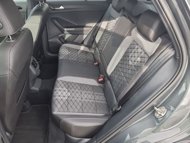 Fahrzeugabbildung Volkswagen T-Roc R-LINE 1,5 TSI DSG BLACK STYLE NAVI LED MA