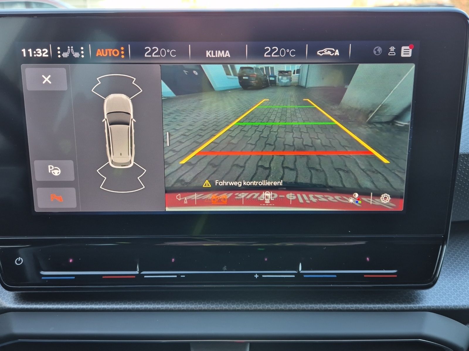 Fahrzeugabbildung SEAT Leon ST TDI Style DSG LED Navi AID ACC RFK beats