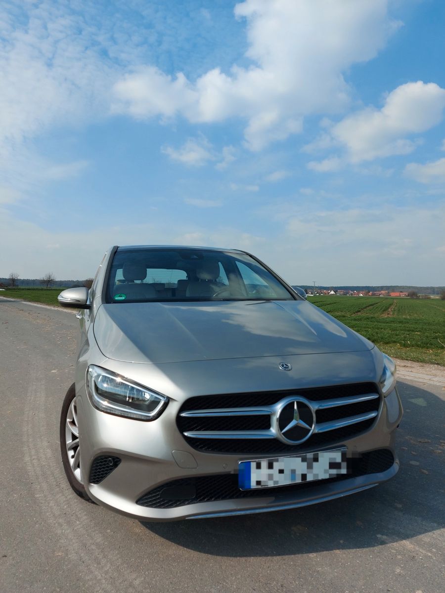 MERCEDES-BENZ B 180