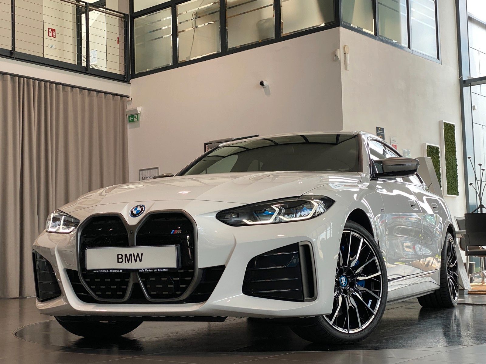 BMW i4 M50 M-Sitze Laser SurrView eGSD H&K ACC AHK
