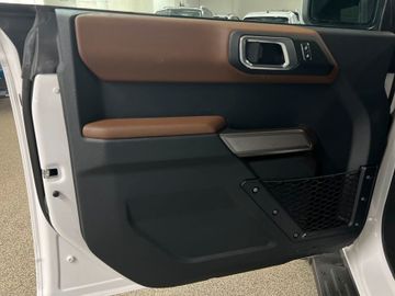 Ford Bronco - 12