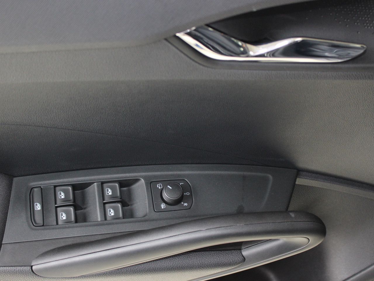 Fahrzeugabbildung SKODA Fabia 1.0 TSI DSG Selection RFK/APP/elekt