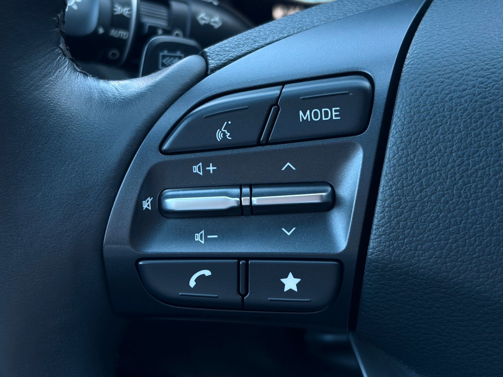 Fahrzeugabbildung Hyundai KONA E 30+ Edition SHZ LHZ LFA LKA CarPlay NAVI