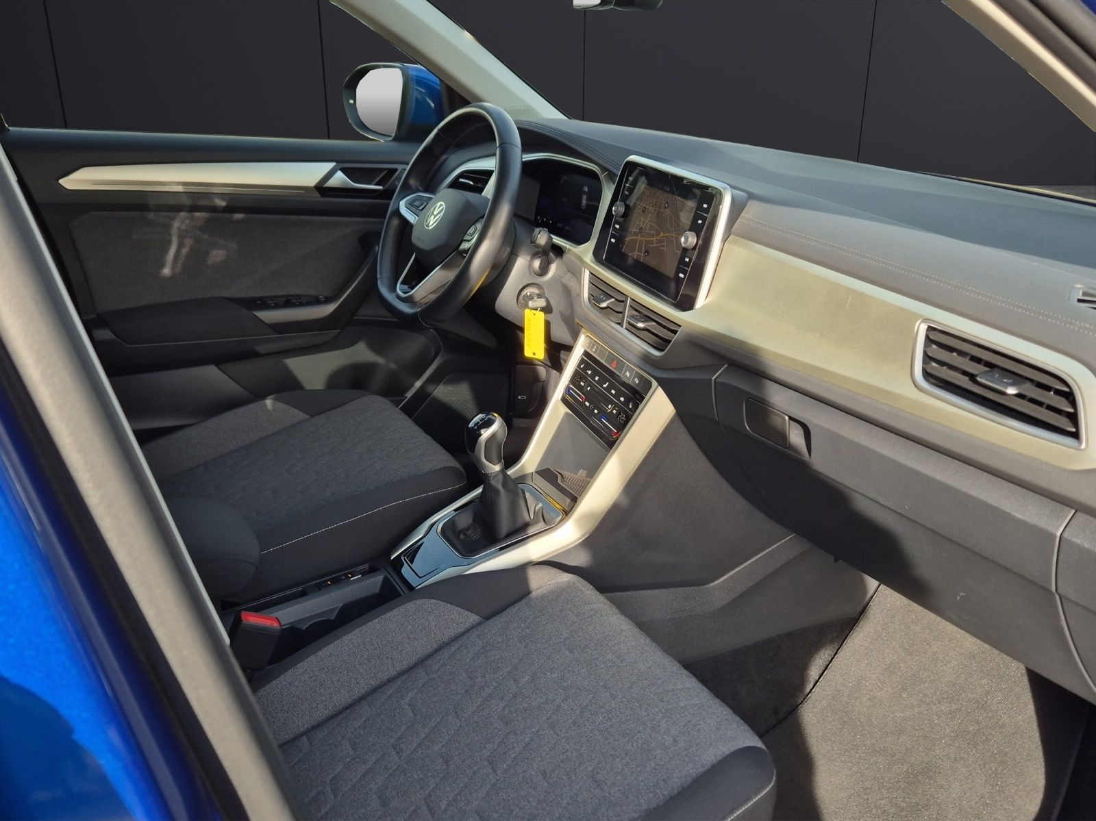 Fahrzeugabbildung Volkswagen T-Roc TSI Move AHK Navi LED AID ACC Park-Assist