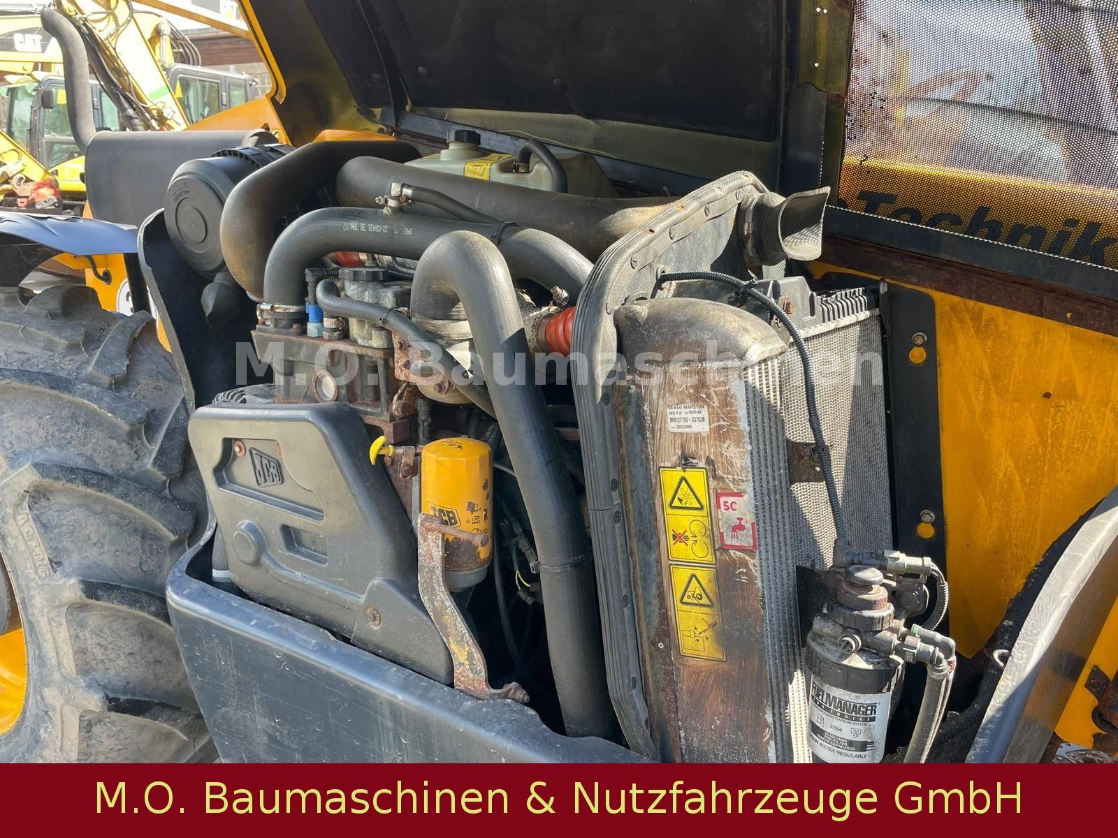 Fahrzeugabbildung JCB 526-65 / 4x4x4 / SW / 5,6 m / 2,6 t /