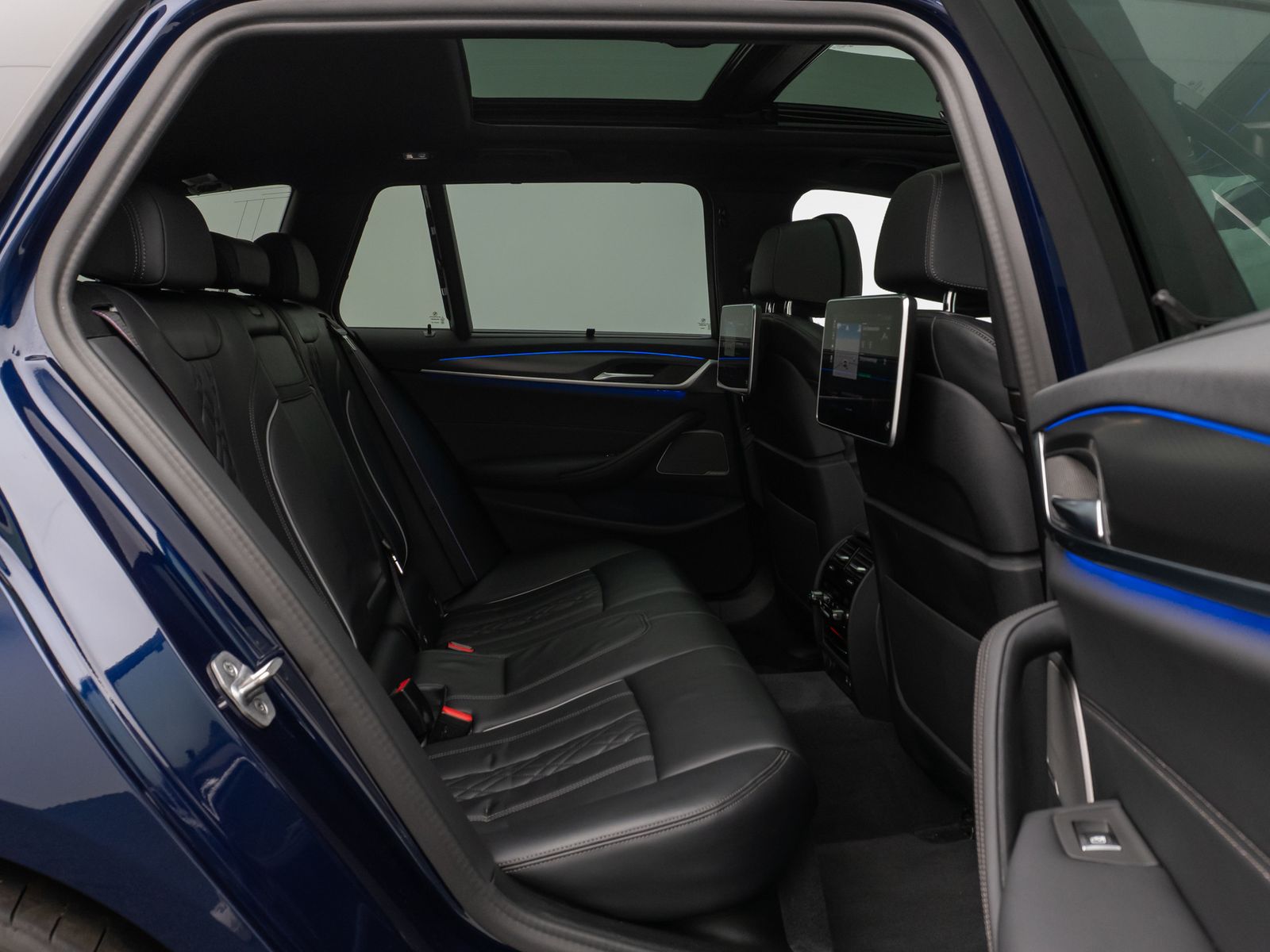 Fahrzeugabbildung BMW 540d xD M Sport Panoram Kamer HUD H/K TV Massage