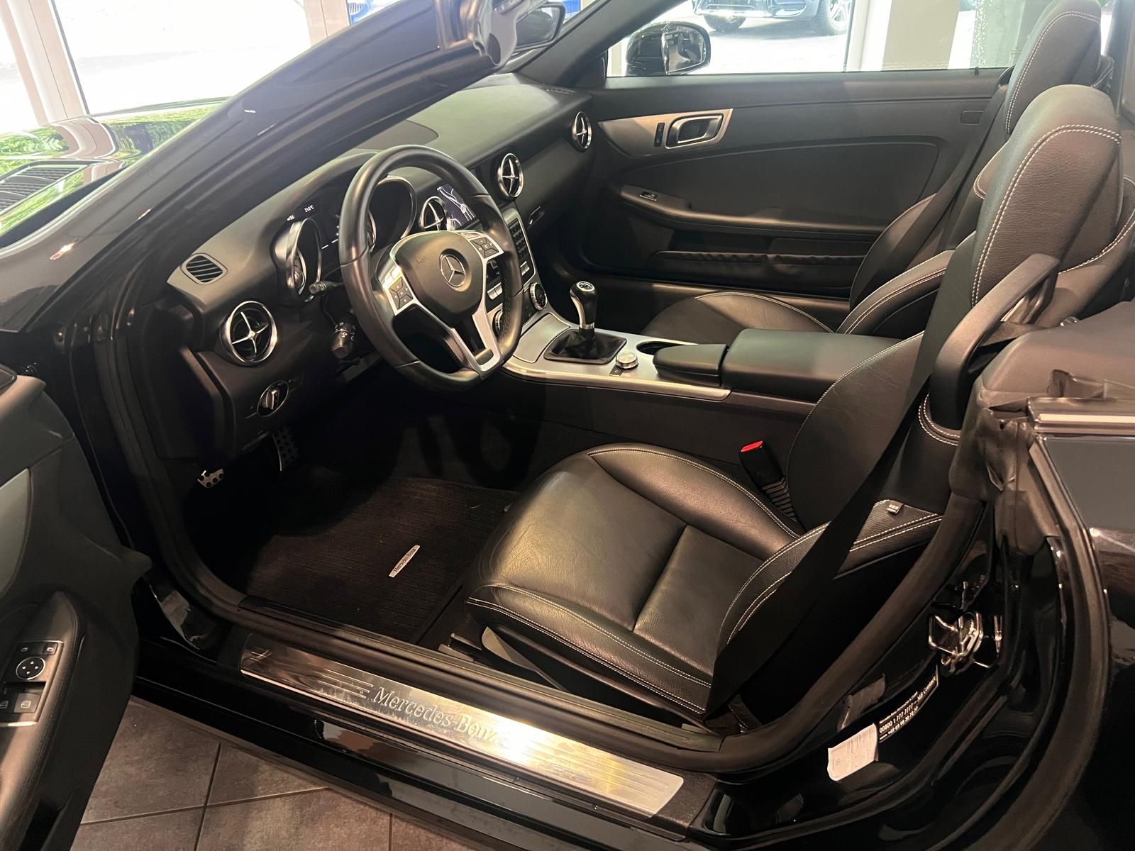 Fahrzeugabbildung Mercedes-Benz SLK 200 Roadster*Sport-Paket*Navi*Leder