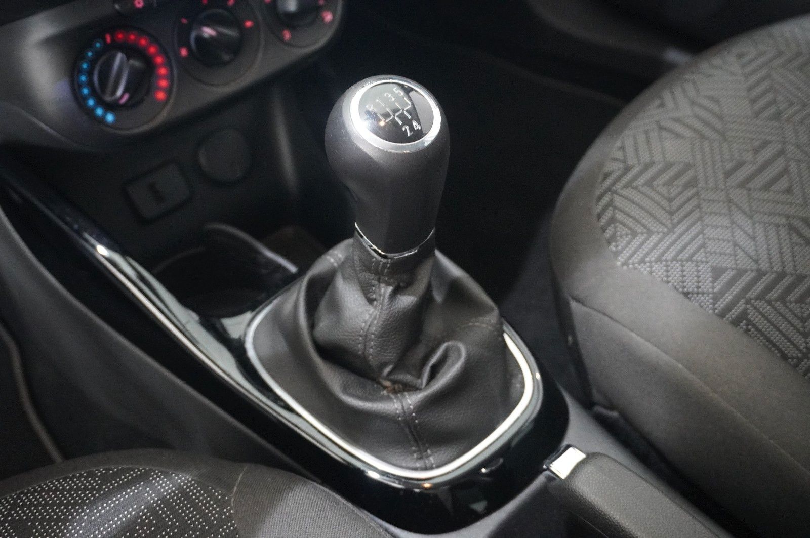 Fahrzeugabbildung Opel Corsa E Active 1.4  NAVI/PDC/SHZ/LHZ/ALU/TEMPO