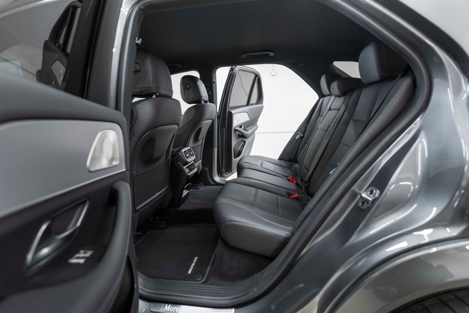 Fahrzeugabbildung Mercedes-Benz GLE 350de 4Matic AMG 3D KAM BURMESTER ACC LUFT