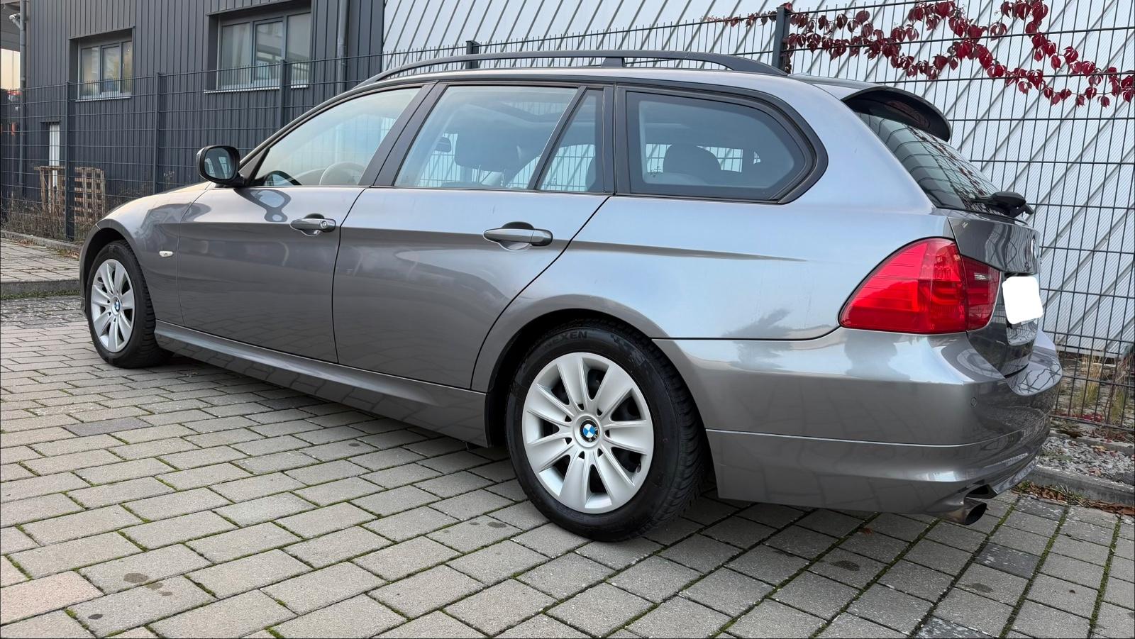 BMW 318i AUTOMATIK TÜV,93.000KM,NAVI,PANO,KLIMA,PDC