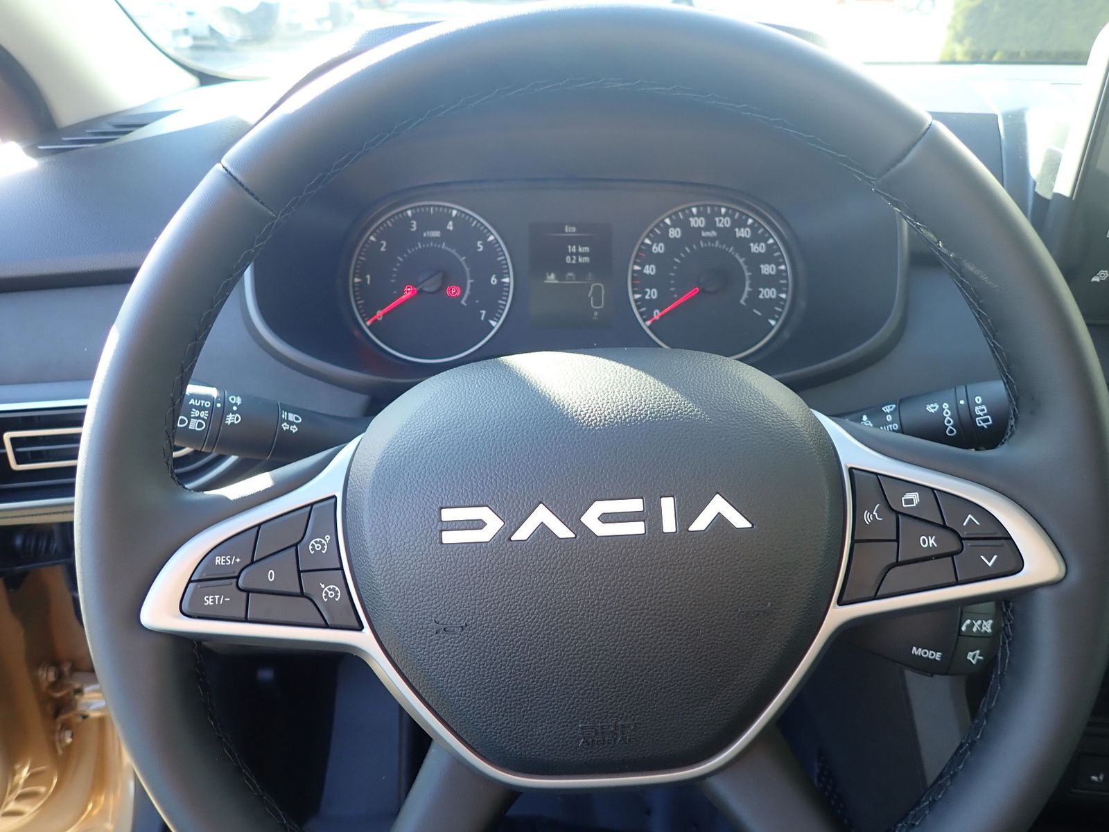 Fahrzeugabbildung Dacia Sandero STEPWAY TCe 110 EXTREME+/NAVI/SHZ/RFK/