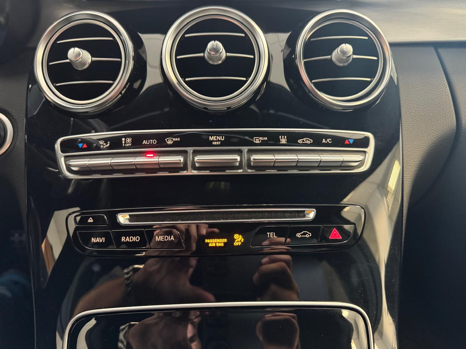 Fahrzeugabbildung Mercedes-Benz C 300 T-Modell/AMG LINE/PANORAMA/NAVI/BURMESTER