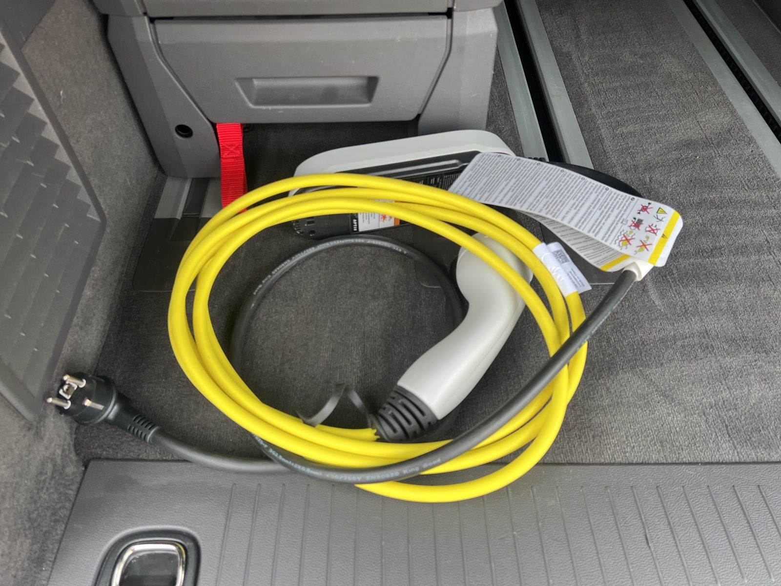 Fahrzeugabbildung Volkswagen T7 Multivan eHybrid Life Standhzg. LED AHK Navi