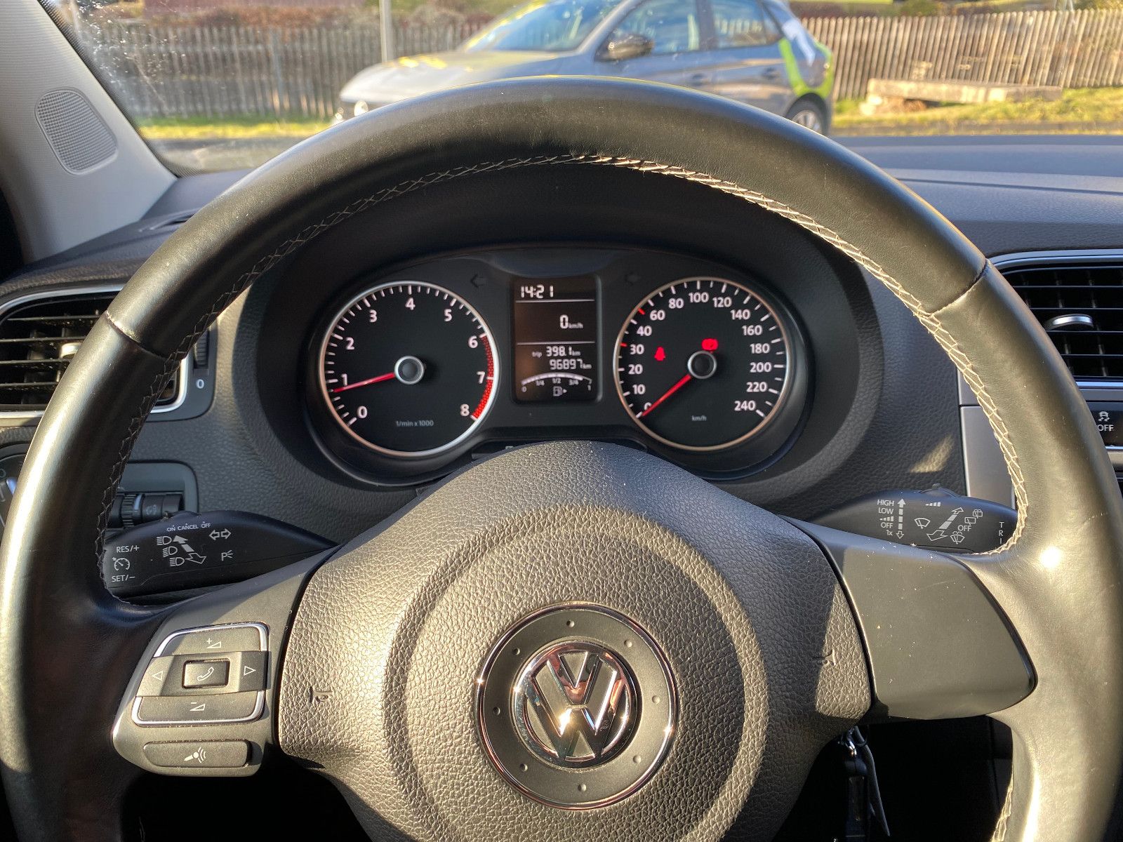 Fahrzeugabbildung Volkswagen Polo V 1,2 TSI Life *Xenon *Winterpaket