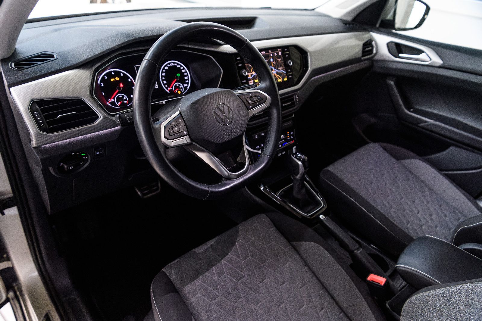 Fahrzeugabbildung Volkswagen T-Cross Move+AHK+GJR+NAVI+SHZ+ALU+ACC+DAB