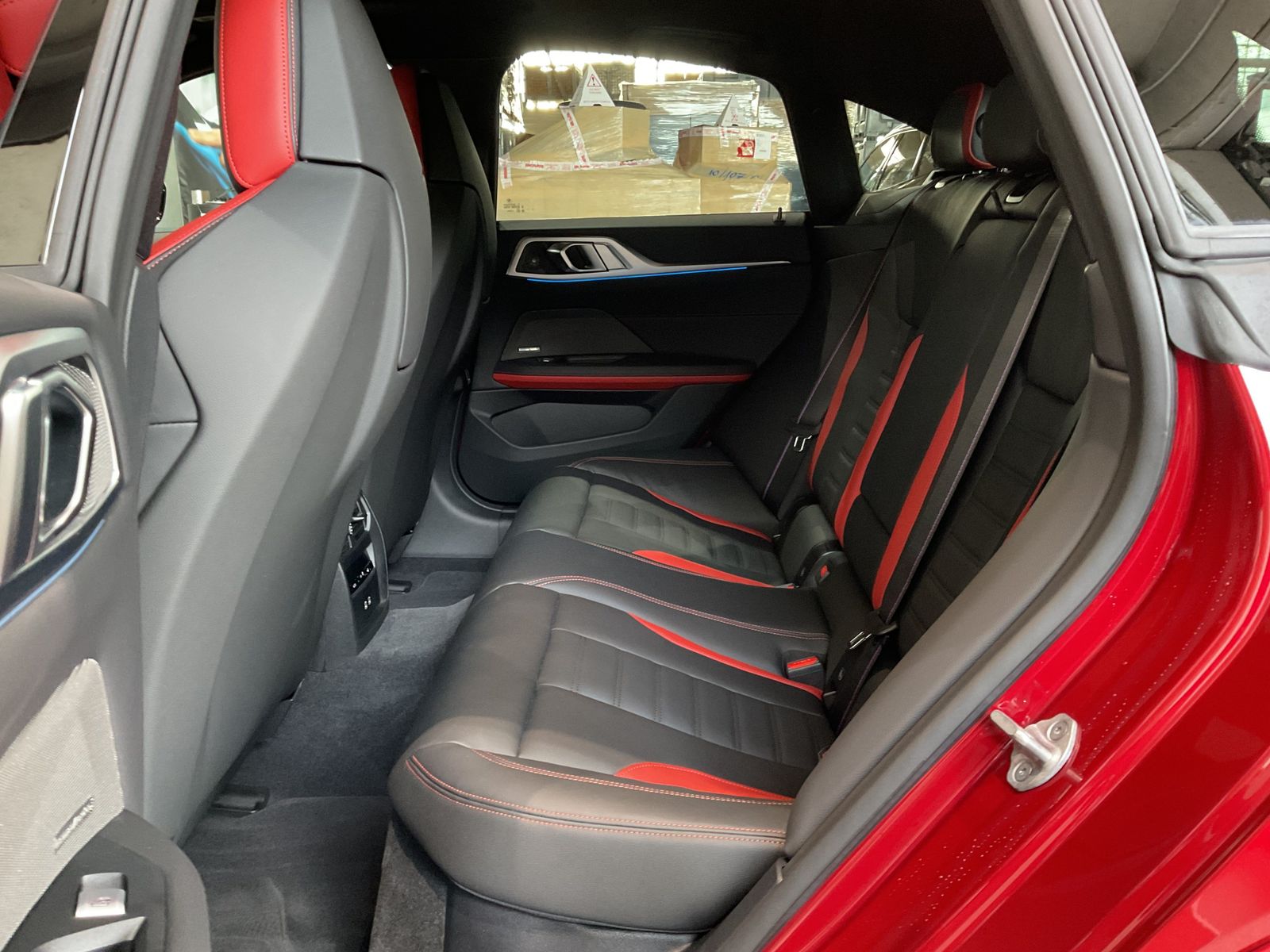 Fahrzeugabbildung BMW i4 M60 |Glasdach |M Sportpaket Pro |20" M LMR