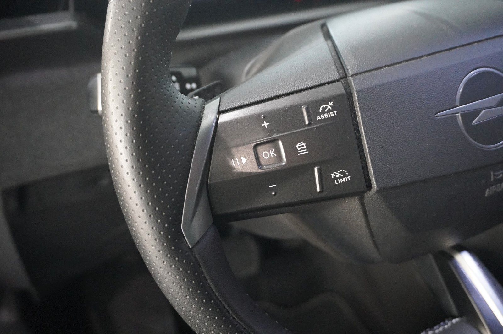 Fahrzeugabbildung Opel Grandland 1.2 GS SPORT HYBRID NAVI/LED/KAMERA/SH