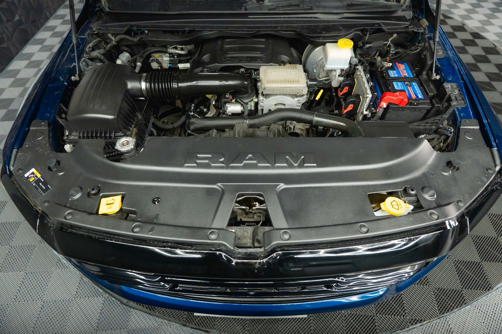 Fahrzeugabbildung Dodge RAM 5.7 V8 HEMI 4x4 OFFROAD Night Limited 19%