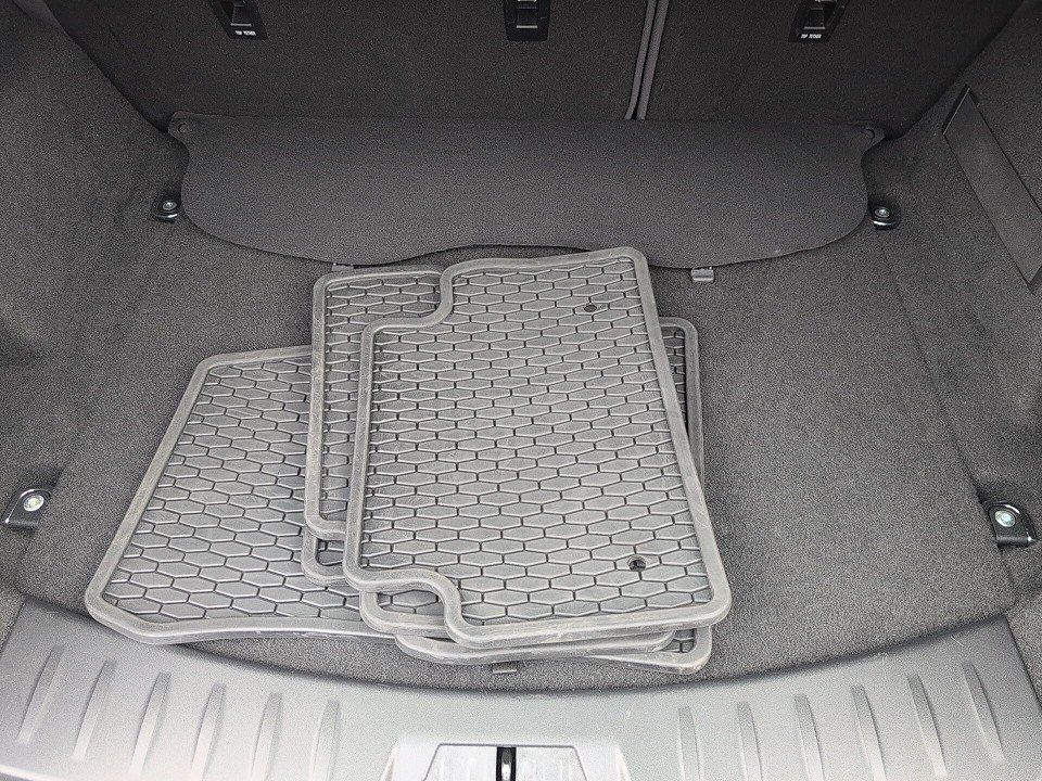 Fahrzeugabbildung Jaguar E-PACE P250 R-Dynamic AWD 1HD GARANTIE PANO NAV+