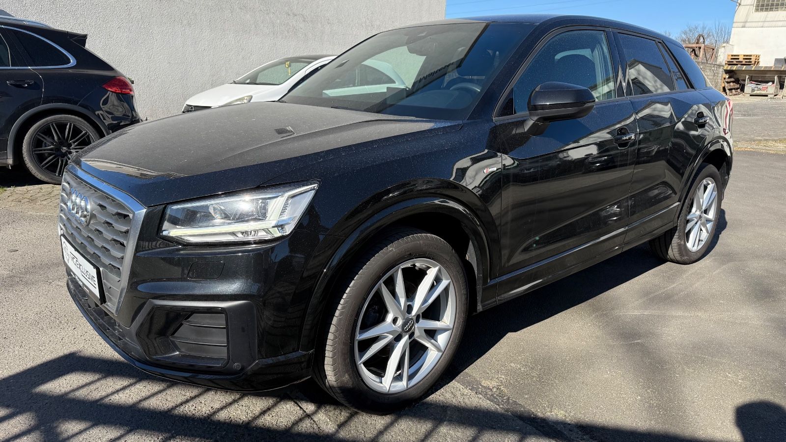 Fahrzeugabbildung Audi Q2 35 TFSI sport S-Line Sportpaket Plus